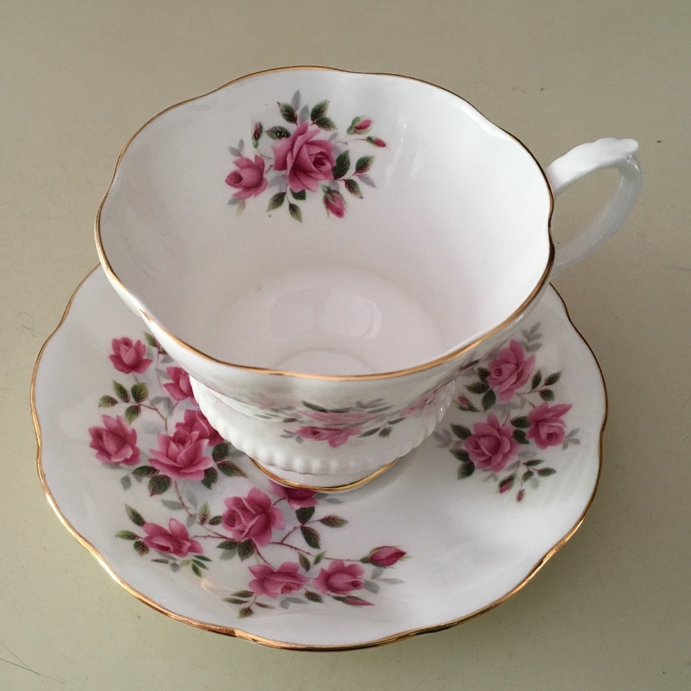 Royal Albert Bone China pink rose pattern tea cup and saucer with gold rim
